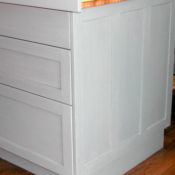 Housefox Design - kitchen island, dark grey glaze.