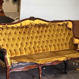 Un canap&eacute; au style unique - Living Room Chairs