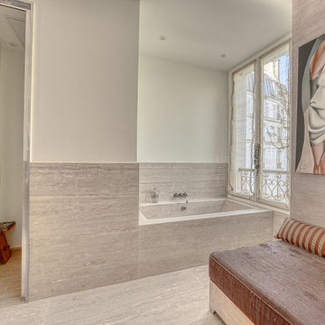 Espace bain avec assise en menuiserie