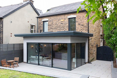 Inspiration for a modern house exterior in Other.