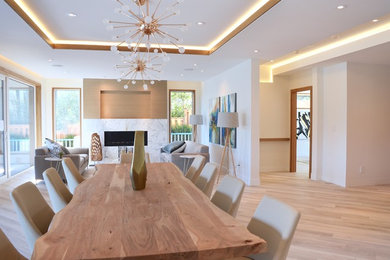 Dining room - contemporary dining room idea in Vancouver
