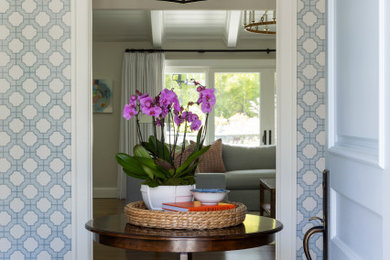 Example of a cottage home design design in San Francisco