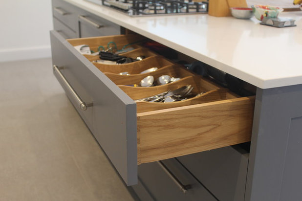 Contemporary Kitchen by Studio 3 kitchens