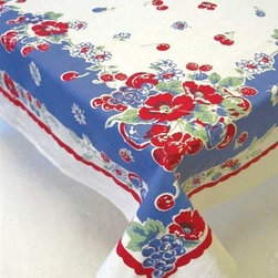 Nostalgic Berry Tablecloth - Tablecloths