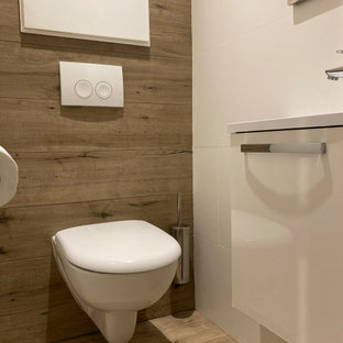 75+ Bäder mit Fliesen in Holzoptik und Wandwaschbecken Ideen & Bilder