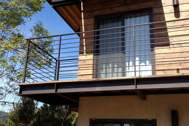 Contemporary exterior home idea in Los Angeles