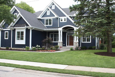 Inspiration for a transitional exterior home remodel in Chicago