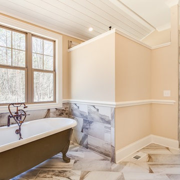 Claw foot bathtub