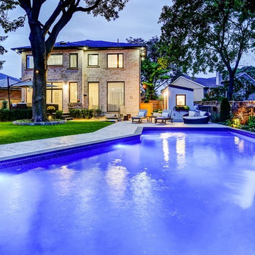 Backyard Entertaining Around a Big Tree