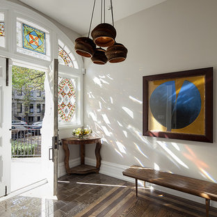 シカゴのコンテンポラリースタイルのおしゃれな玄関の写真