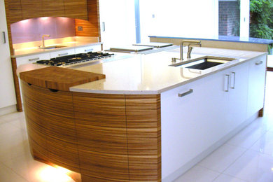SA Designs Kitchen with Deco Glaze velvet  Splashback and Breakfast Bar