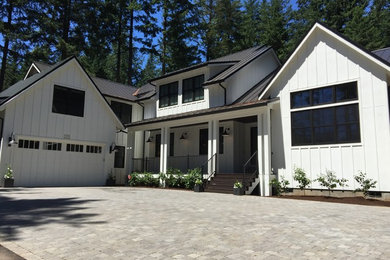 Cottage exterior home idea in Portland