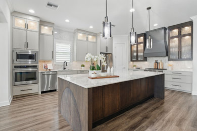 Transitional kitchen photo in Miami