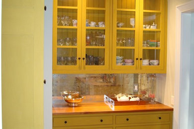 Home bar - mid-sized home bar idea in Portland Maine