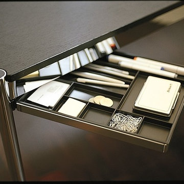 USM Haller Table Plus Pivoting Pen Holder