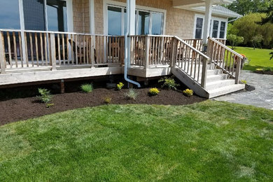 Photo of a traditional landscaping in Seattle.