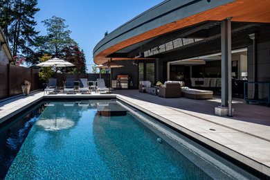Large trendy pool photo in Vancouver