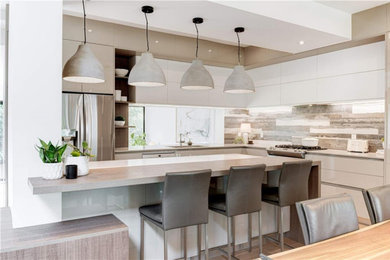 Example of a kitchen design in San Francisco