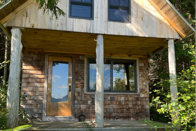 Example of a mountain style home design design in Burlington