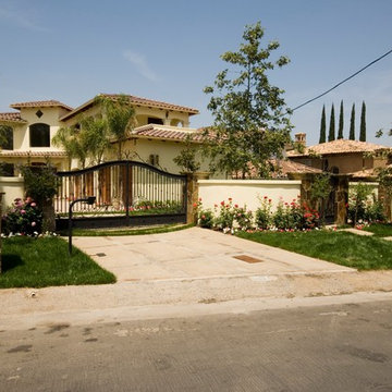 Avenida Hacienda, Tarzana
