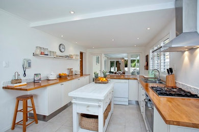 This is an example of a beach style kitchen in Gold Coast - Tweed.
