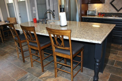 Kitchen - kitchen idea in Raleigh