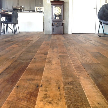 Re- claimed Wood Floors