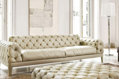 Example of a transitional home design design in Los Angeles