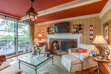 Living room - traditional living room idea in Chicago