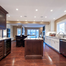 Two toned cabinets