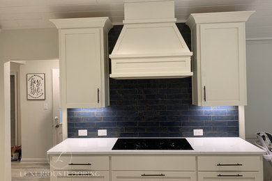 Example of a kitchen design in Austin