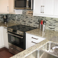 Backsplash w St Cecelia Granite