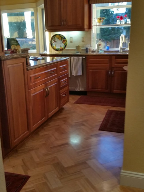 Kitchen Flooring With Cherry Cabinets, What Color Floors Go With Cherry Cabinets