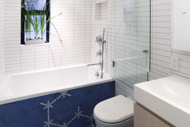 Bathroom - contemporary bathroom idea in New York