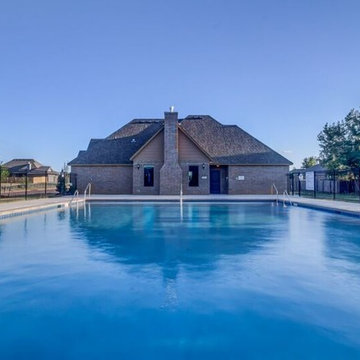 Raywood Manor - Community Clubhouse & Pool