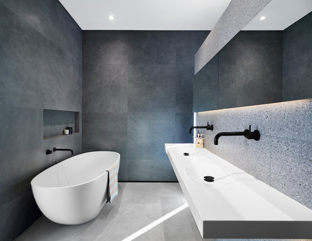 Modern Bathroom by elaine richardson architect