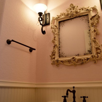 Guest/powder room