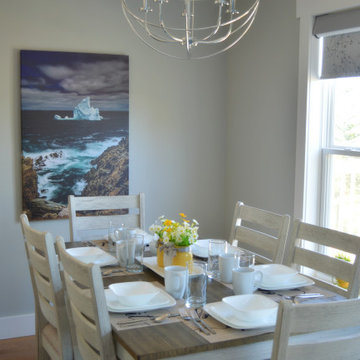 Bambury's Hillside Chalet - Dining Area