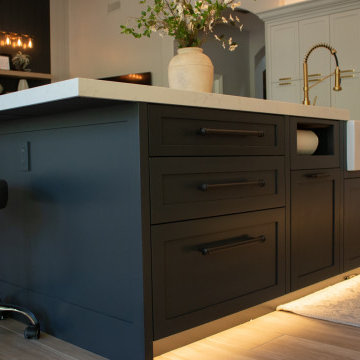 Travinsky - Farmhouse Kitchen Island