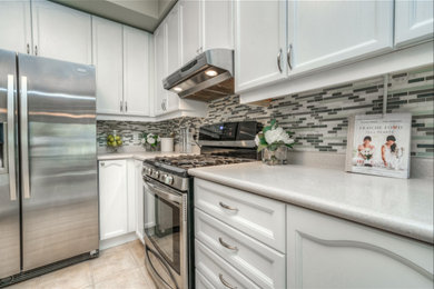 Trendy kitchen photo in Toronto