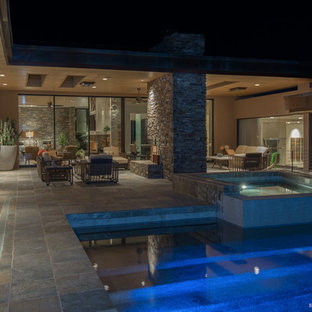 フェニックスの巨大な長方形コンテンポラリースタイルのおしゃれなプールの写真