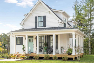 Inspiration for a farmhouse porch remodel in Other