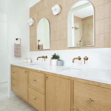 Lakehouse Bathroom