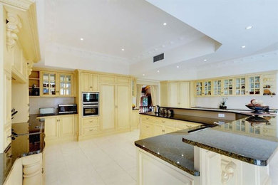 This is an example of a traditional kitchen in Adelaide.