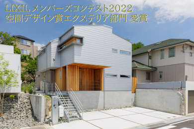 Inspiration for a modern house exterior in Kobe.