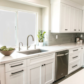 Contemporary Kitchen & Bar || Escondido