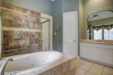 Example of a bathroom design in Houston