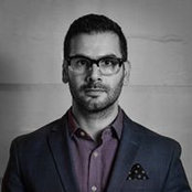 Kasra Normofidis foto