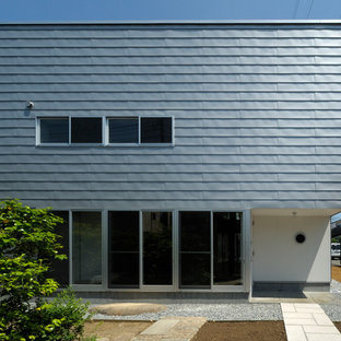 東京23区のモダンスタイルのおしゃれな家の外観 (グレーの外壁、陸屋根) の写真