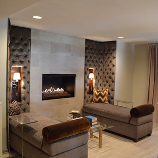 Imagen de sótano con ventanas contemporáneo con paredes beige, chimenea lineal, marco de chimenea de baldosas y/o azulejos, suelo de madera clara y suelo beige